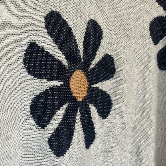 Daisy Novelty Print Cozy Sweater Long Sleeve Top with Balloon Sleeves Size L - Picture 4 of 4